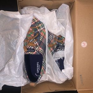 Plaid Crest Vibe Sperry